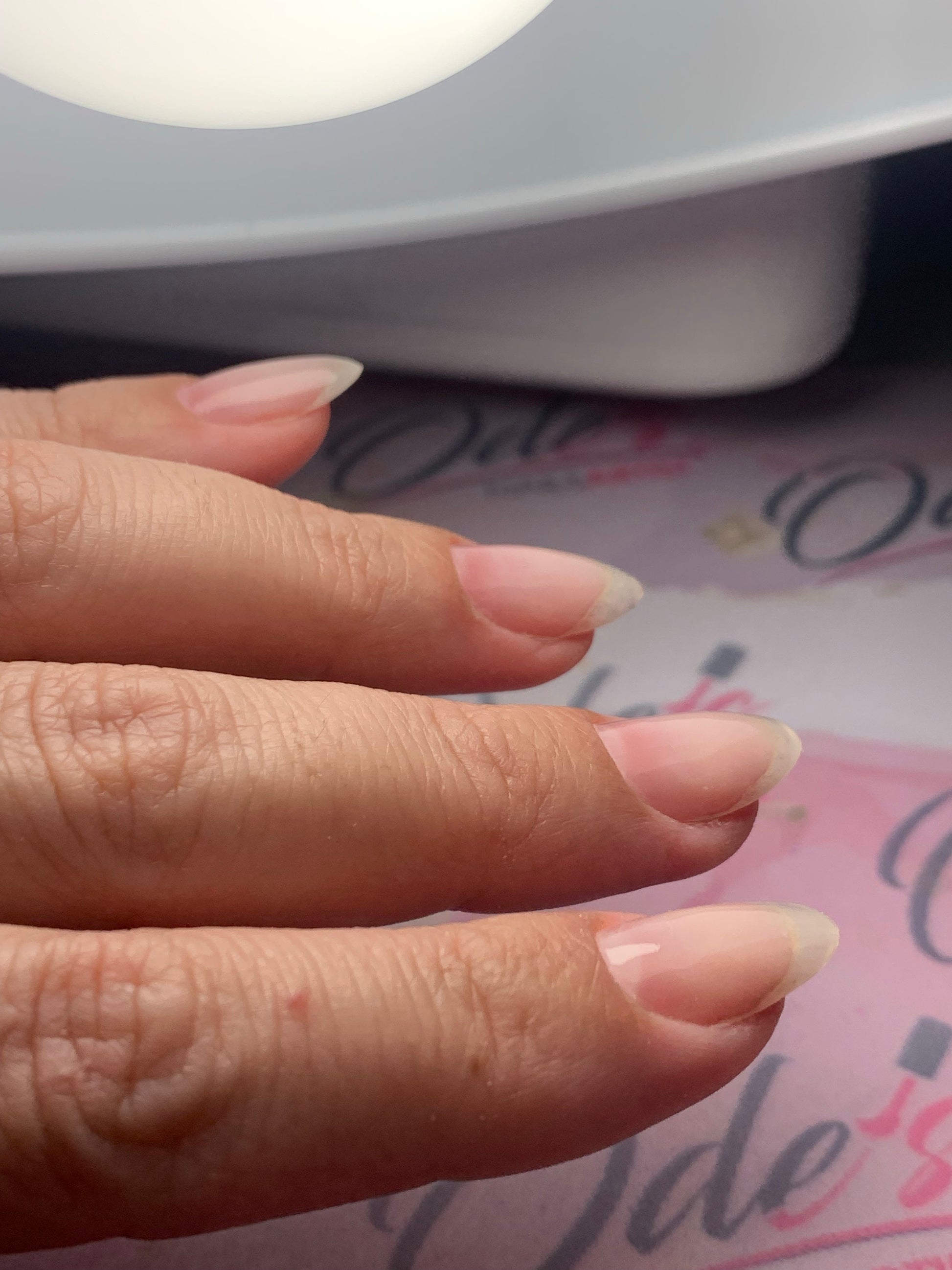 PROTEGE TU UÑA NATURAL EN TU MANICURA